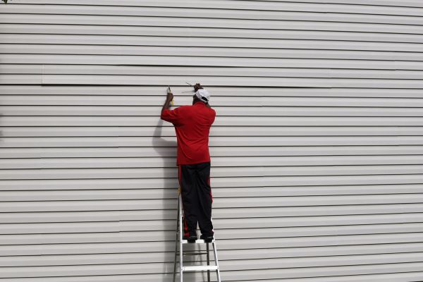 Loose Siding Repair in San Mateo