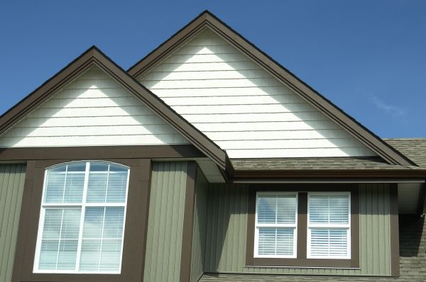 Cost of Vertical Vinyl Siding Repair in San Mateo