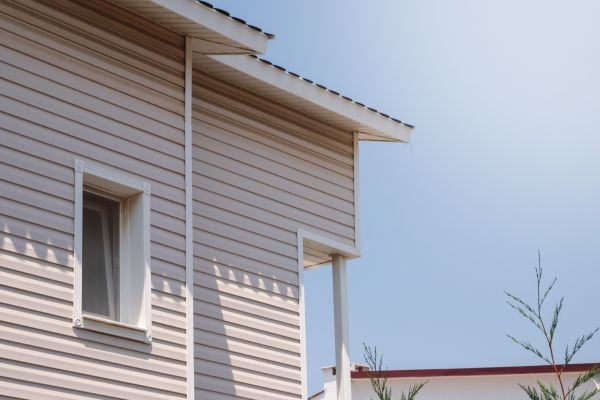Cost of Vinyl Siding Hole Repair in San Mateo